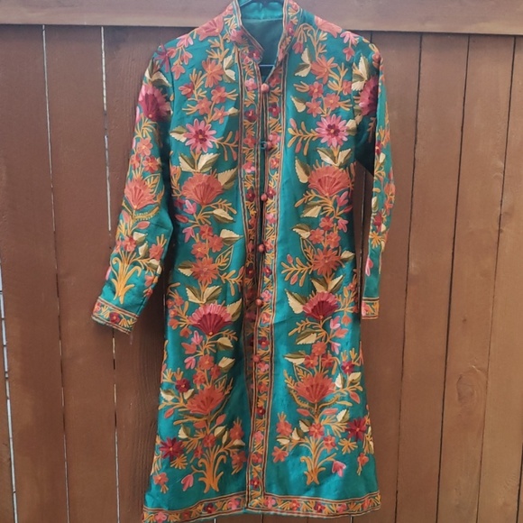 Hand embroidered Indian kurta - Picture 4 of 8